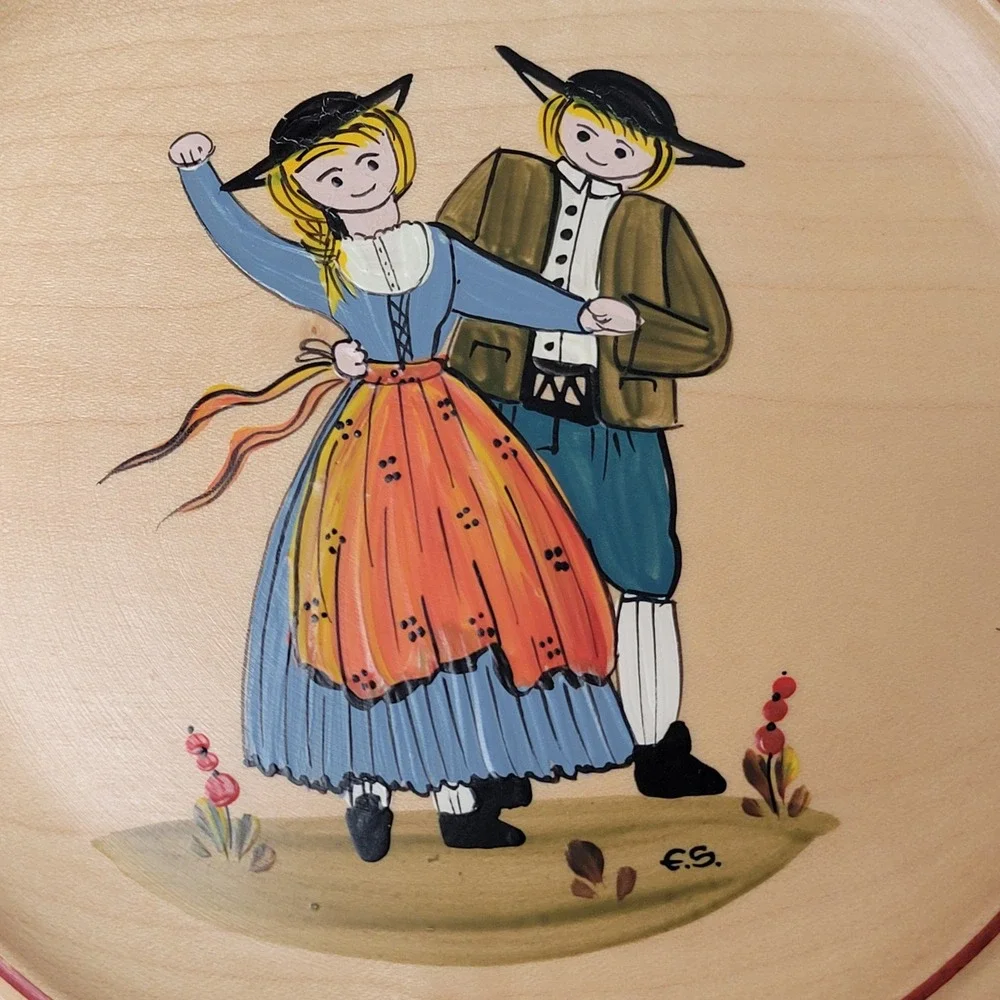 Austrian Wooden Plate Hand‎ Painted Signed Dutch People Couple 8.5